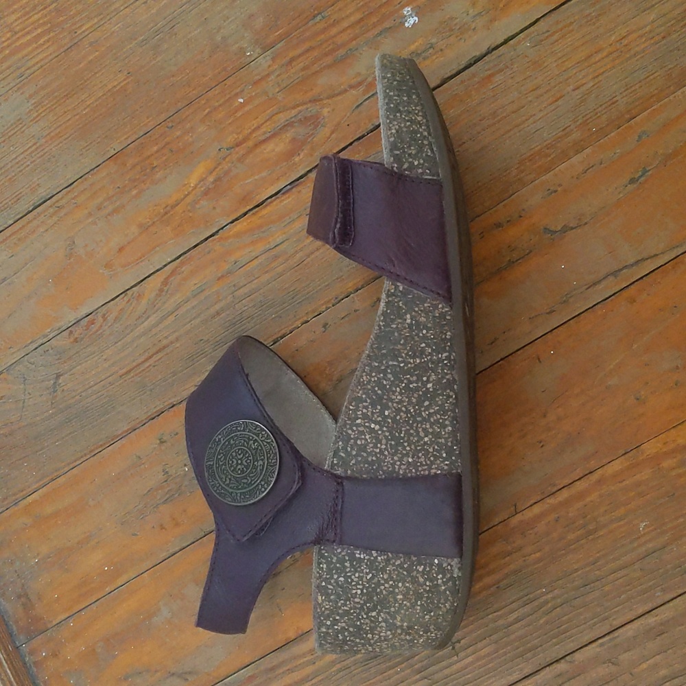 Abeo Una Wedge Sandals Metatarsal Plum Size 8